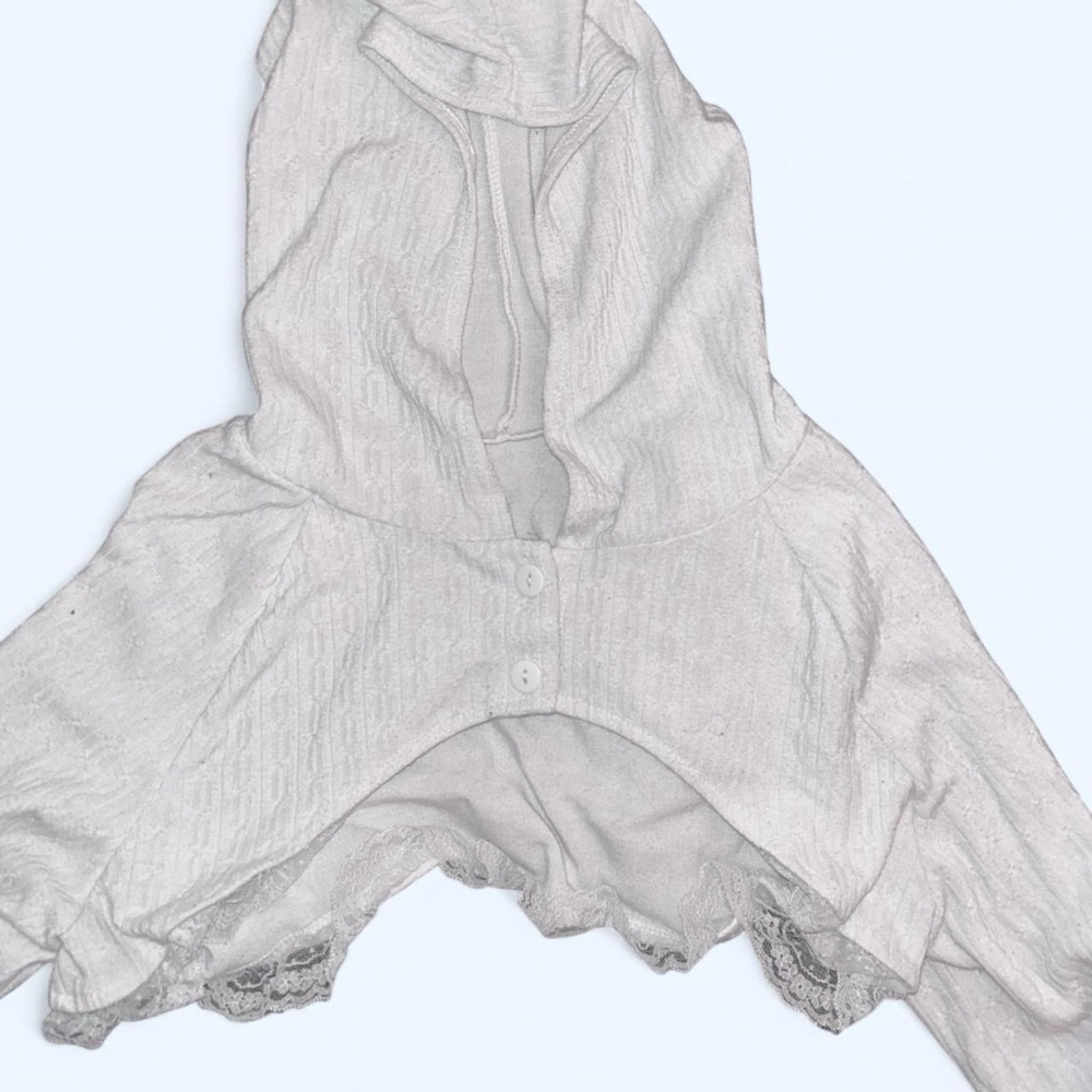 Elegant White Lace Trimmed Women's Sleepwear